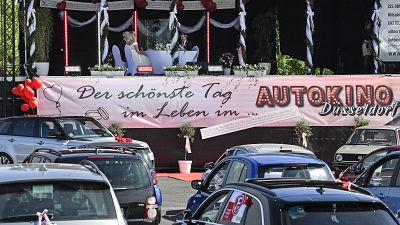 Hochzeit im Düsseldorfer Autokino - Ja-Wort trotz Coronakrise