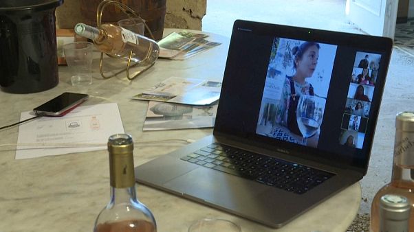 Ils inventent des nouvelles façons de vendre et de faire apprécier leur vin Ils inventent des nouvelles façons de vendre et de faire apprécier leur vin