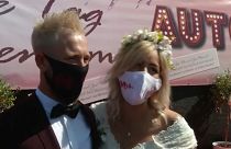 Coronavirus : la mariée était masquée