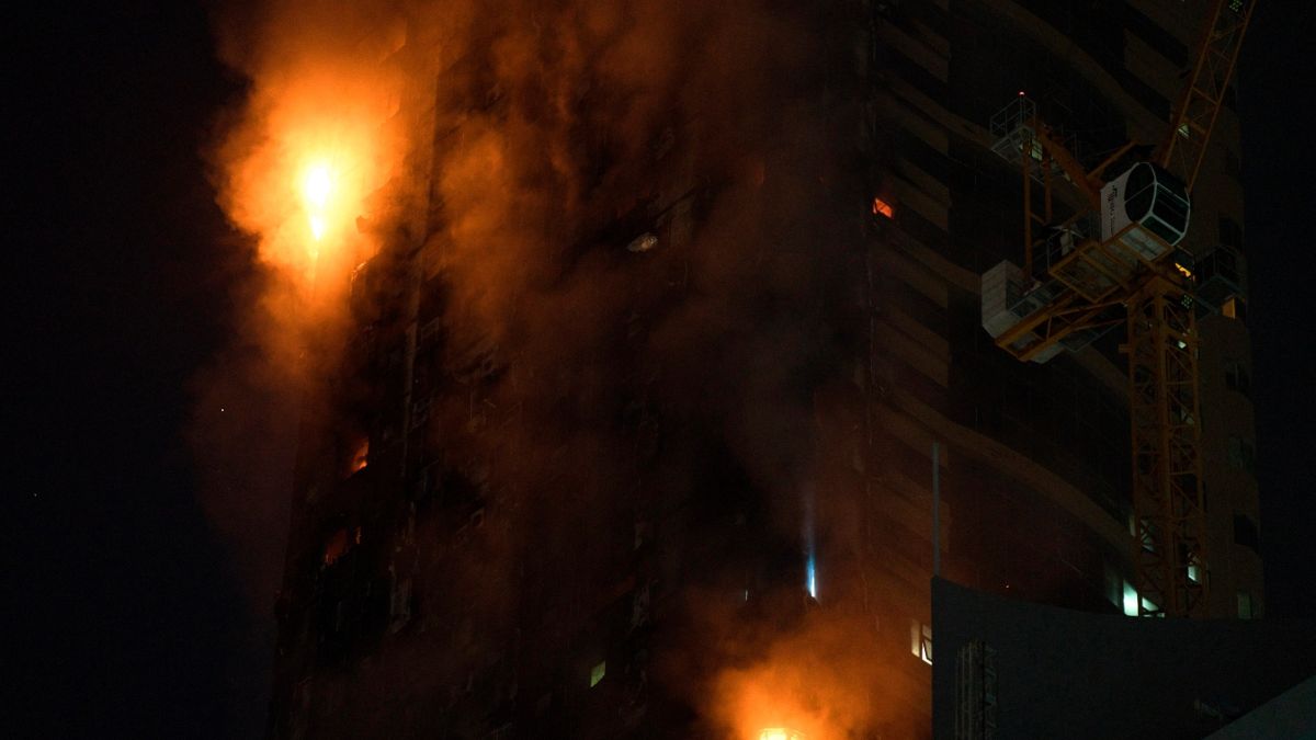 BAE'nin Sharjah kentinde gökdelende yangın 