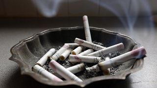 El Ministerio de Sanidad español advierte que fumar no protege del coronavirus