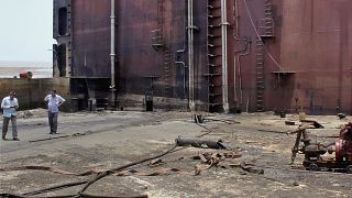 موقع انفجار في ساحة ألانغ لتكسير السفن في ولاية غوجارات في الهند/ أرشيف