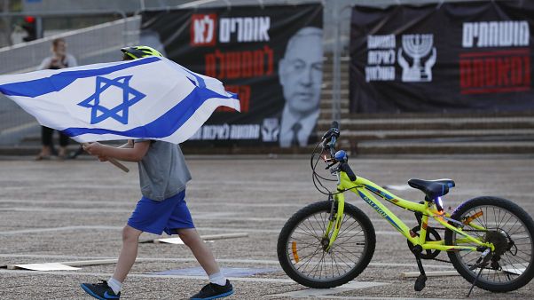 İsrail Yüksek mahkemesi'nden Netanyahu-Ganz koalisyonuna yeşil ışık İsrail Yüksek mahkemesi'nden Netanyahu-Ganz koalisyonuna yeşil ışık