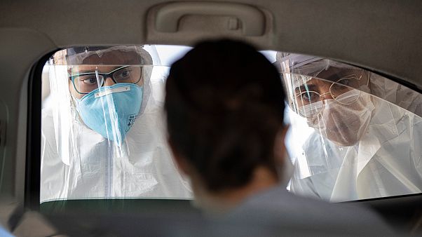 Pessoal médico mantém forte perseguição no Brasil ao novo coronavírus Pessoal médico mantém forte perseguição no Brasil ao novo coronavírus