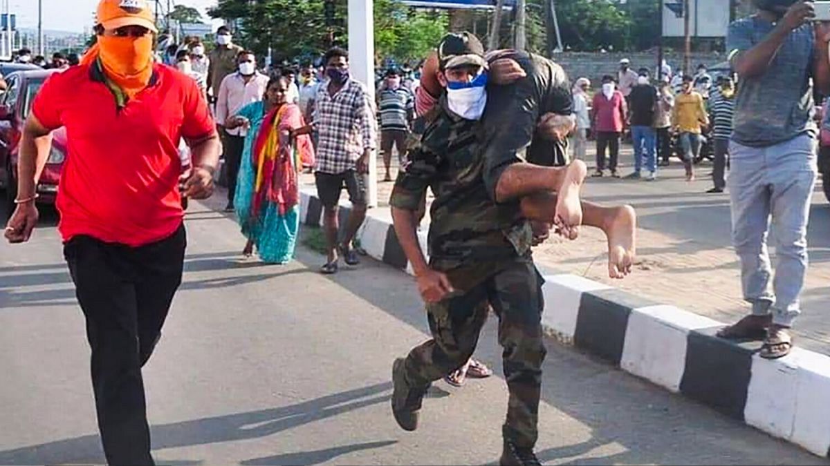 نشت گاز در هند ۱۱ قربانی گرفت و صدها نفر را راهی بیمارستان کرد