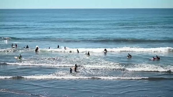 El surf como tabla de salvación para niños pobres en El Salvador El surf como tabla de salvación para niños pobres en El Salvador