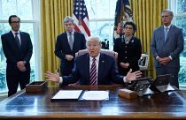 الرئيس الأمريكي دونالد ترامب في المكتب البيضاوي للبيت الأبيض في واشنطن العاصمة