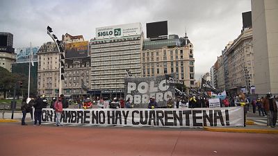 Arjantinliler gıda yardımı eksiğini protesto etti: 'Açlık varsa, karantina olmaz'
