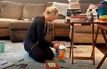 کرونا در آمریکا؛ هدیه کتاب برای دانش‌آموزانی که در قرنطینه گرفتارند