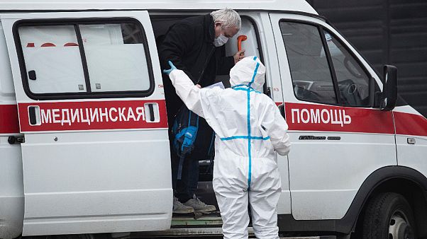 Rússia regista aumento de infeções a um ritmo diário de seis por cento Rússia regista aumento de infeções a um ritmo diário de seis por cento