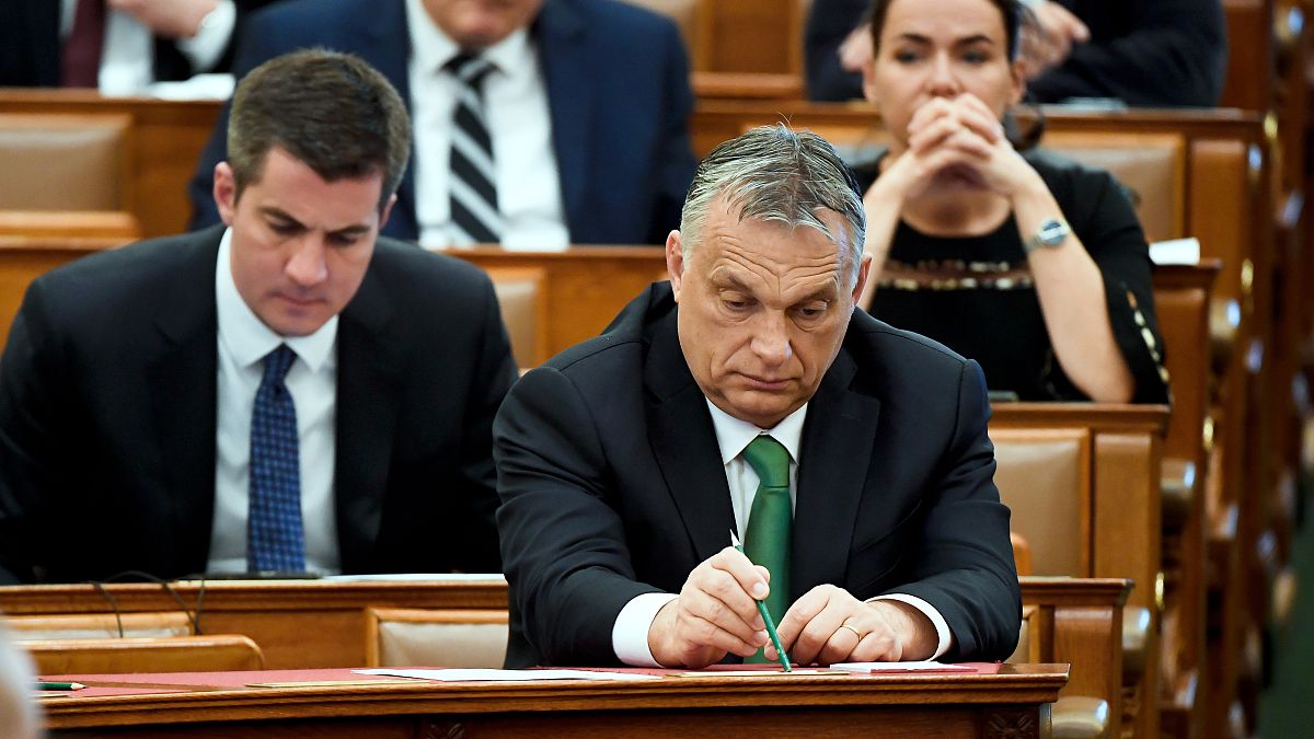 Orbán a halálozások számának csökkenésével nyitná csak újra Budapestet