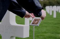 Le foto dei soldati morti per la prima volta nei cimiteri di guerra americani