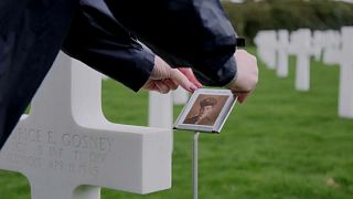 Le foto dei soldati morti per la prima volta nei cimiteri di guerra americani