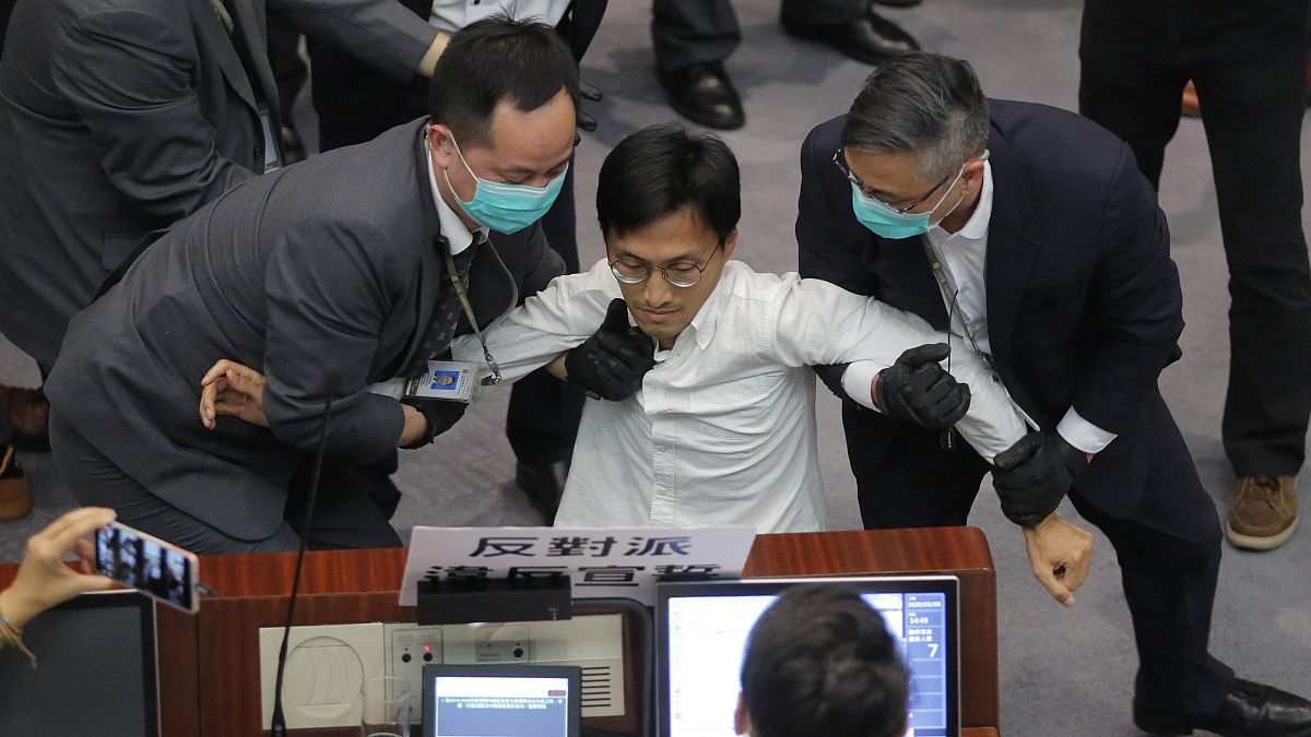 Hong Kong parlamentosunda arbede