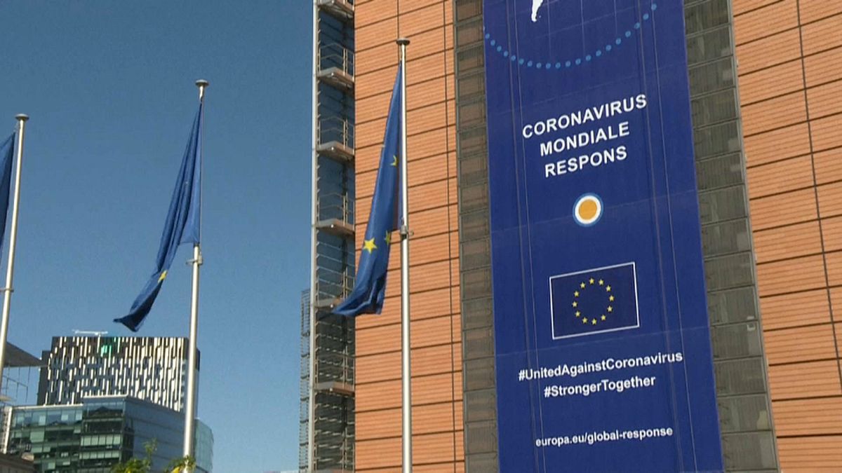 Еврокомиссия: открывать границы пока рано 