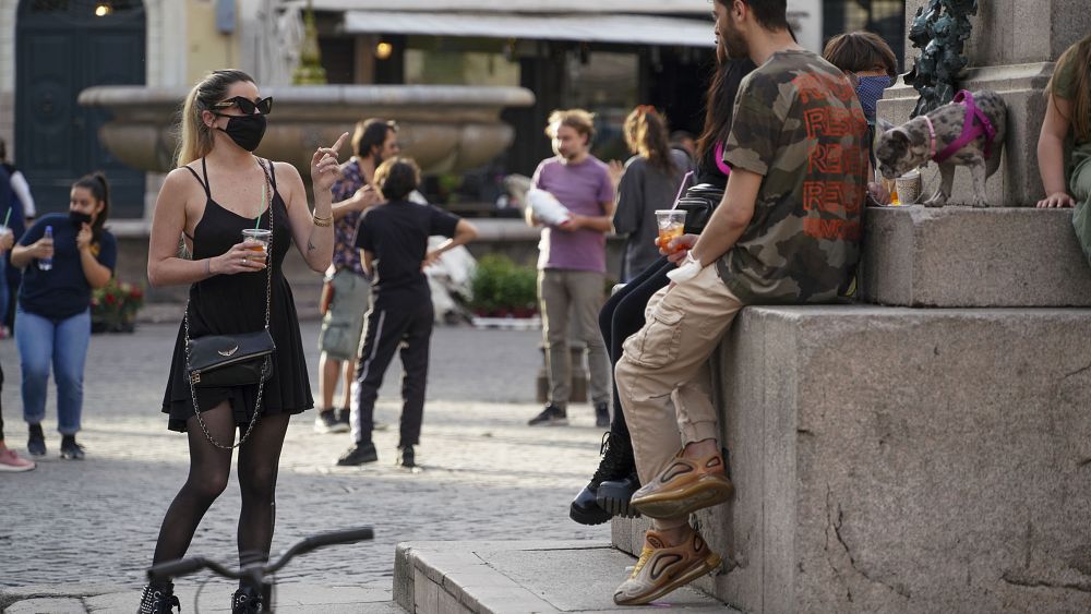 La vie reprend à Bergame, masquée