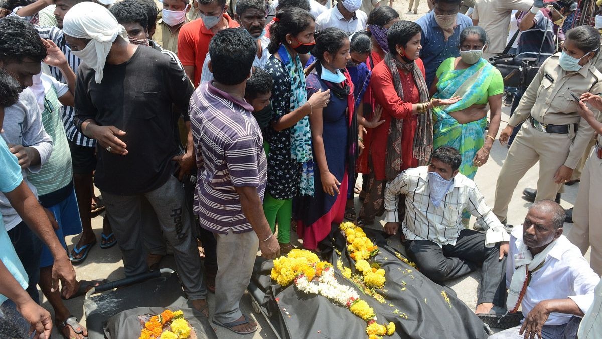Hindistan'da kimyasal sızıntının yaşandığı tesiste 'kapatılsın' eylemi