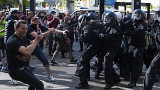 Επεισόδια μεταξύ διαδηλωτών και αστυνομίας στο κέντρο του Βερολίνου