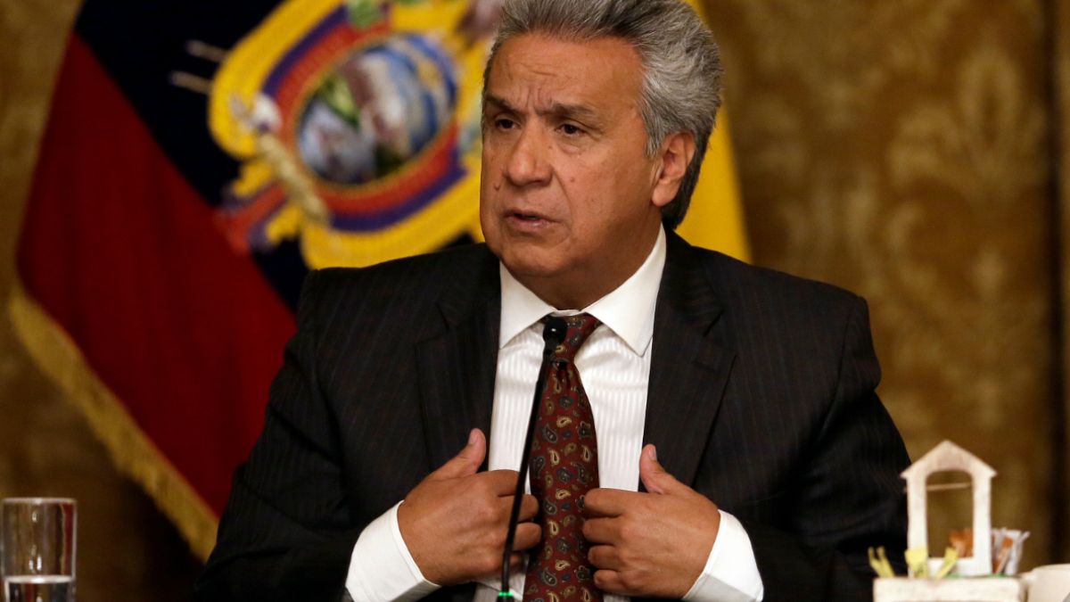 رئيس الإكوادور يخفّض راتبه ورواتب أعضاء حكومته إلى النّصف بسبب تأثيرات وباء كوفيد-19