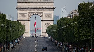 شاهد: باريس في يومها الأخير بعد 55 يوما من الإغلاق والحجر بسبب كورونا