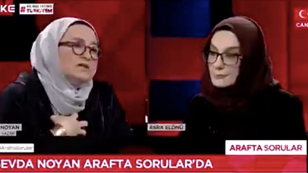'15 Temmuz içimde kaldı, bizim aile 50 kişiyi götürür' diyen Sevda Noyan'a ailesinden hakaret davası '15 Temmuz içimde kaldı, bizim aile 50 kişiyi götürür' diyen Sevda Noyan'a ailesinden hakaret davası