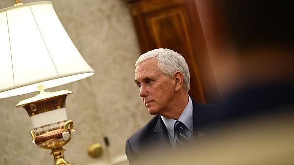 Le vice-président des Etats-Unis, Mike Pence, le 7 mai 2020 dans le Bureau ovale de la Maison-Blanche. Le vice-président des Etats-Unis, Mike Pence, le 7 mai 2020 dans le Bureau ovale de la Maison-Blanche.