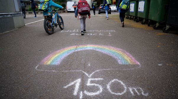 In Köln haben heute Schulen wieder geöffnet - mit strengen Hygienemaßnahmen. In Köln haben heute Schulen wieder geöffnet - mit strengen Hygienemaßnahmen.