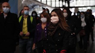 Свобода, но только в маске: Франция отменила карантин