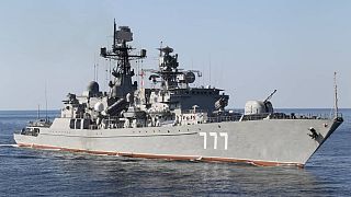 سفينة حربية في خليج عمان