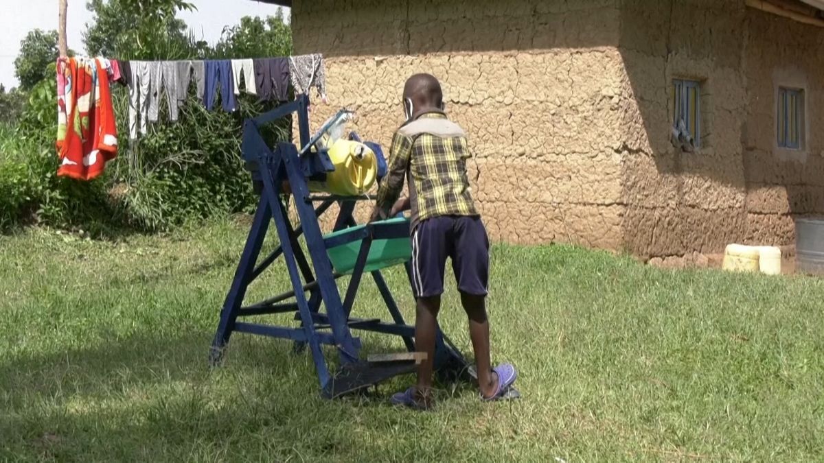 دستگاه پدالی شست‌وشوی دست‌؛ اختراع دانش‌آموز کنیایی در دوران شیوع کرونا