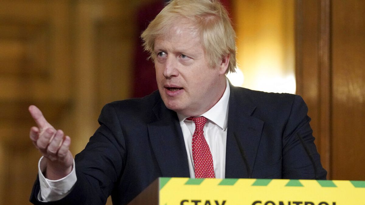 Covid-19: Boris Johnson apre (poco) alla Fase 2 e chiede di essere vigili