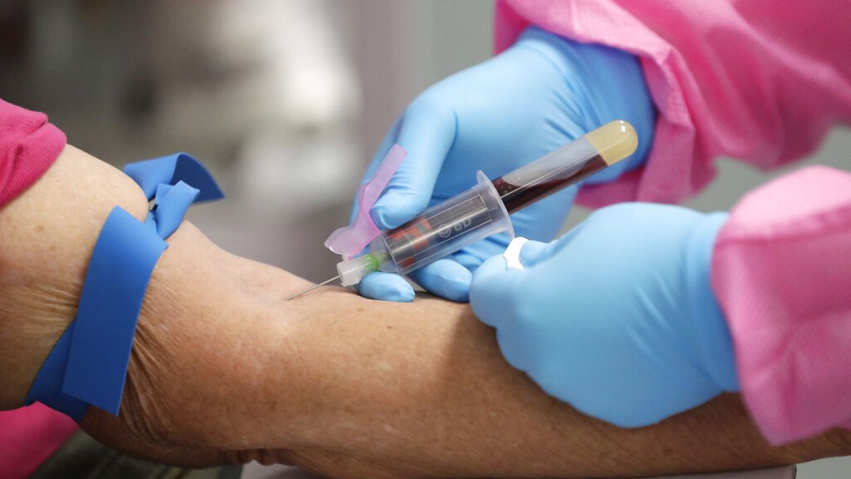 Coronavirus antibody tests: Expert casts doubt on viability of 'immunity passports' 
