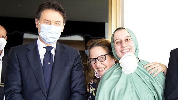Afrika'da kurtarılan kadının İslamiyet'i seçmesi aşırı sağcı kesimde tepkilere neden oldu Afrika'da kurtarılan kadının İslamiyet'i seçmesi aşırı sağcı kesimde tepkilere neden oldu