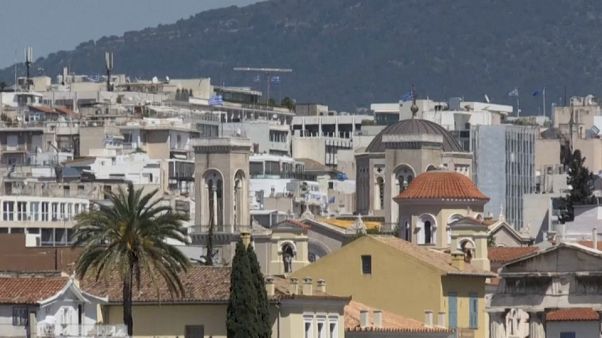 Crise sanitária afeta alojamento local em Atenas Crise sanitária afeta alojamento local em Atenas
