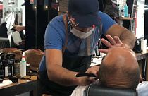 Comerciantes reabrem a porta sem certezas