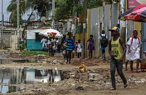 Muitos bairros nos arredores de Luanda continuam sem condições sanitárias