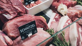 Brote de COVID-19 en los mataderos alemanes: ¿Se puede contagiar por el consumo de carne?