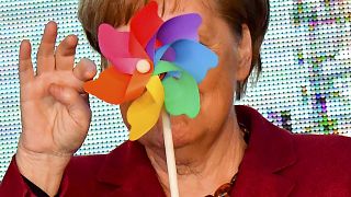 Archiv: Bundeskanzlerin Merkel bei der Eröffnung eines Windparks in Sassnitz (Photo by Tobias SCHWARZ / AFP) / ALTERNATIVE CROP