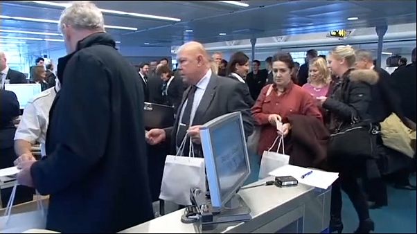 España decreta 14 días de cuarentena a quienes lleguen del extranjero España decreta 14 días de cuarentena a quienes lleguen del extranjero