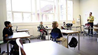 Iskolanyitás után: Dániában megugrott a fertőzöttek száma, Norvégiában nem