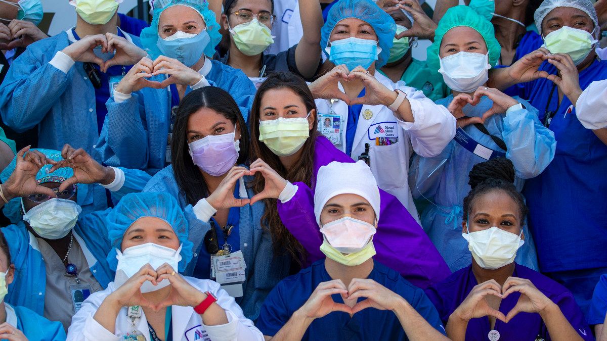 Enfermeiros de Queens, em Nova Iorque, assinalam Dia Internacional do Enfermeiro