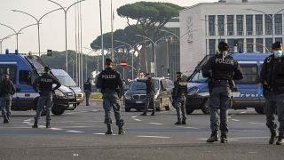 قوات من الشرطة الإيطالية