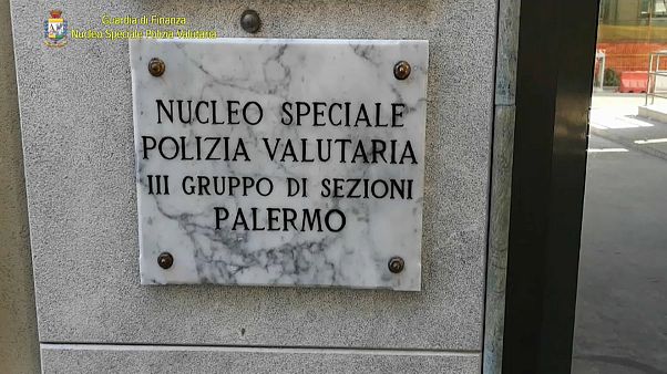 Polícia detém 91 suspeitos de ligações à máfia siciliana Polícia detém 91 suspeitos de ligações à máfia siciliana