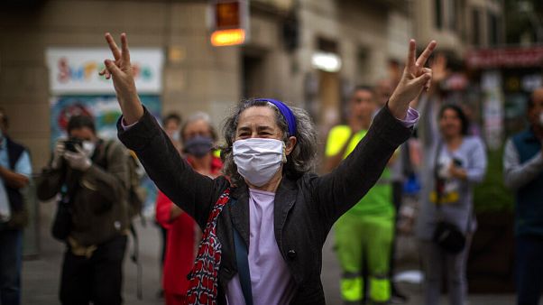 España se plantea imponer el uso de mascarillas en todos los espacios públicos España se plantea imponer el uso de mascarillas en todos los espacios públicos