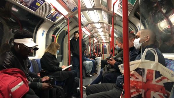Britânicos voltam ao trabalho Britânicos voltam ao trabalho