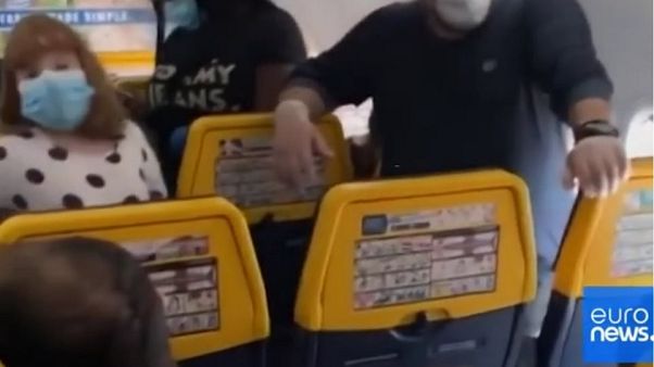 ΒΙΝΤΕΟ από πτήση της Ryanair με επιβάτες χωρίς κενές θέσεις ΒΙΝΤΕΟ από πτήση της Ryanair με επιβάτες χωρίς κενές θέσεις