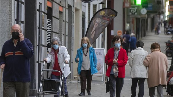 Suben por encima de los 200 los fallecimientos por COVID-19 en España Suben por encima de los 200 los fallecimientos por COVID-19 en España