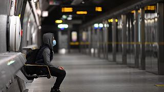 Mit Abstand, Maske und Desinfektionsgel: U-Bahnfahren in Coronazeiten