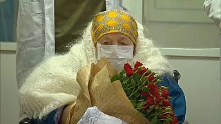 Coronavirus : une Russe s'offre une sortie d'hôpital pour ses 100 ans