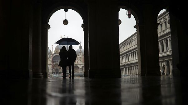 Un'ancora di salvezza per Venezia, senza turisti a causa della pandemia di Covid-19 Un'ancora di salvezza per Venezia, senza turisti a causa della pandemia di Covid-19